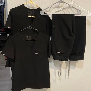 Figs Classic Black Scrub Ensemble